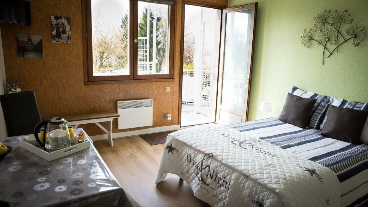 Studios Etape Du Lac บูร์บง-ล็องซี ภายนอก รูปภาพ